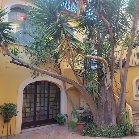 Le Patio St Jacques Апартаменты *